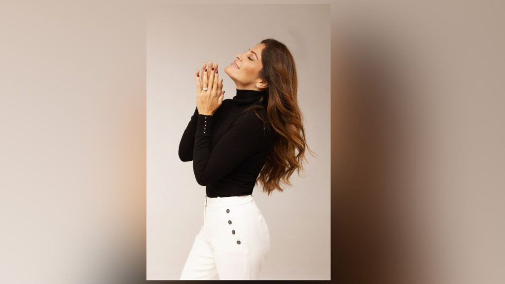 La decisión de Ana Michelle de escribir "La Valentía de una Mujer" surgió de su deseo de compartir su experiencia y conocimientos.