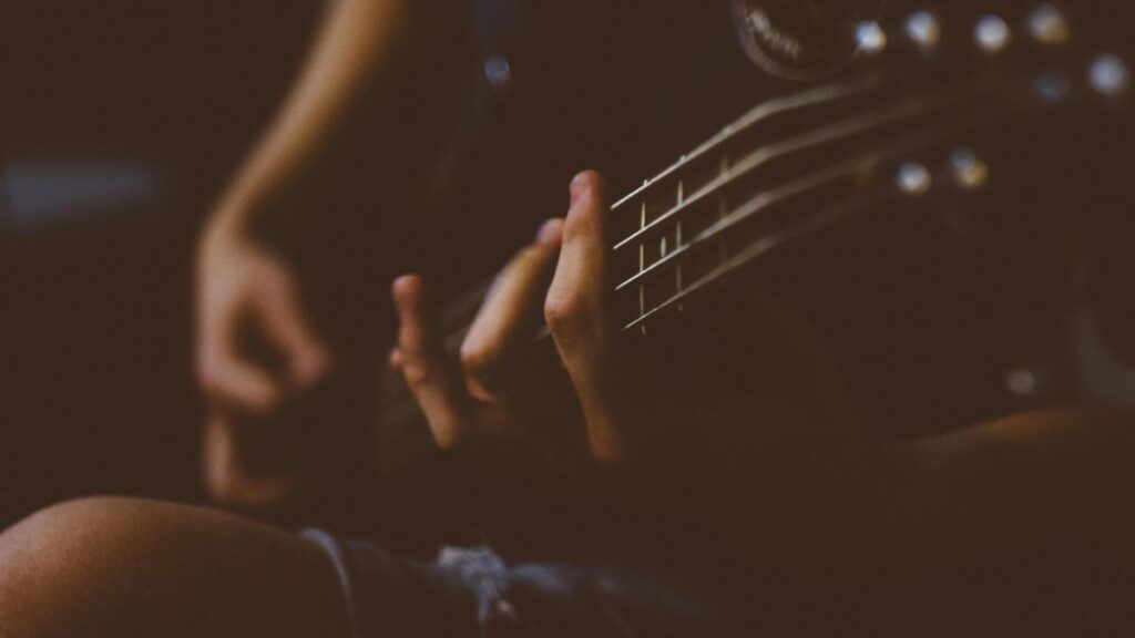 Para cualquier músico, el sonido y conocer todos los tips para saber cómo mejorar el sonido en la guitarra eléctrica, es de gran importancia.