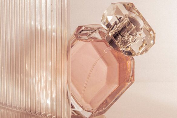 El perfume es una parte esencial de nuestra imagen. Descubre que perfumes puedes usar para destacar en tu vida profesional.